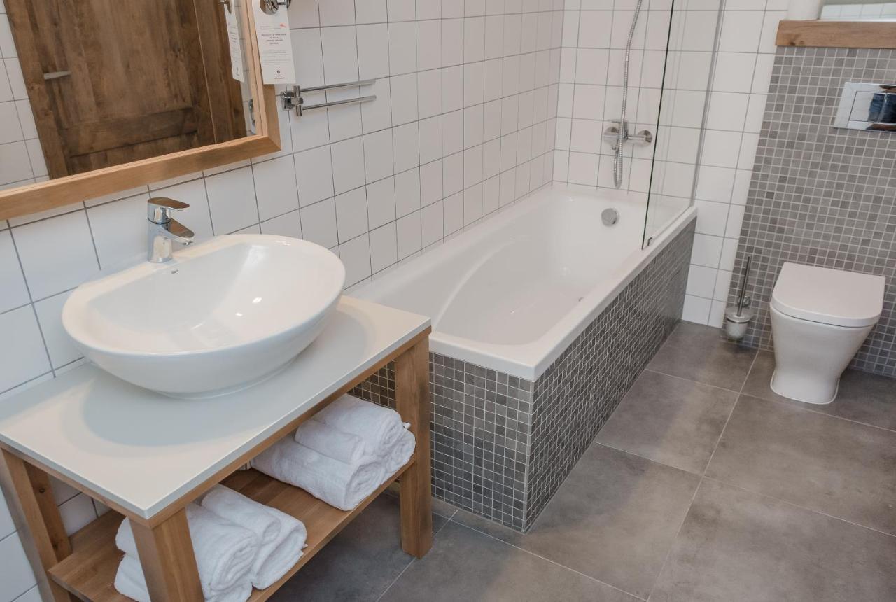 Hotel Naturum Milicz Bagian luar foto