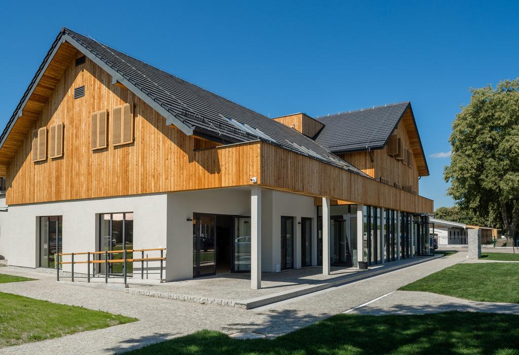 Hotel Naturum Milicz Bagian luar foto