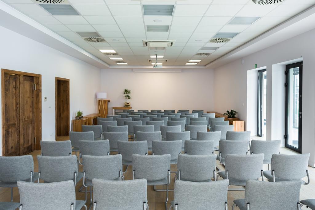 Hotel Naturum Milicz Bagian luar foto