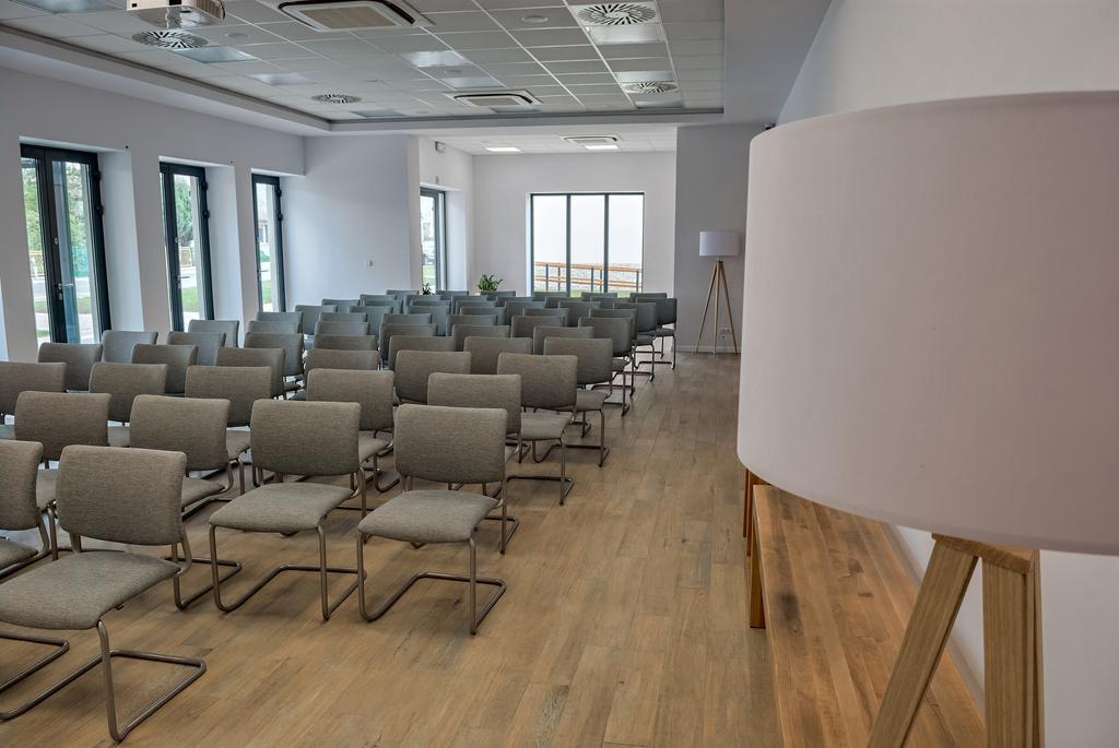 Hotel Naturum Milicz Bagian luar foto